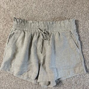 Women’s a new day large ruffled paper bag stripped loose casually dress shorts